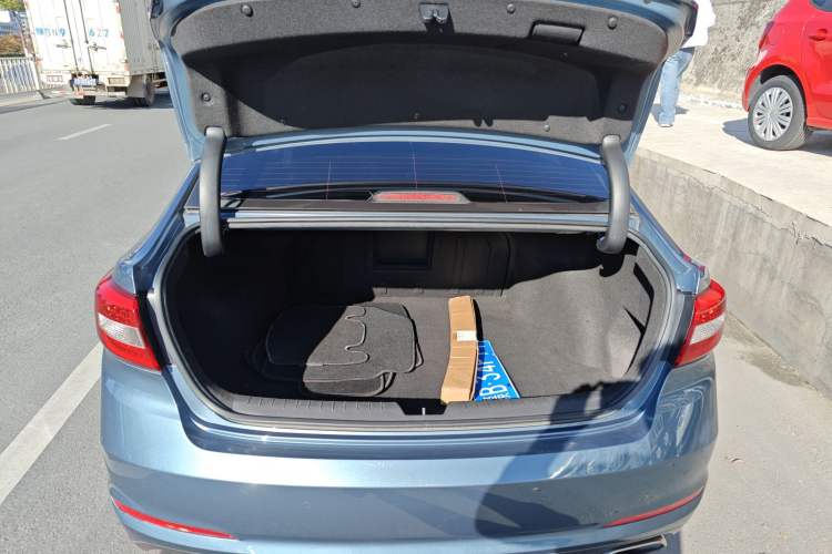 Used Hyundai Sonata 2015 1.6T DLX Prestige Model Trunk