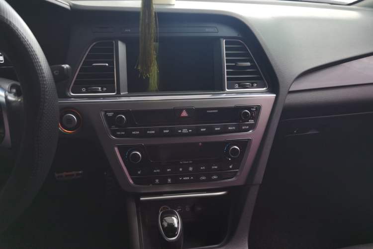 Used Hyundai Sonata 2015 1.6T GLS Smart Model Audio And AC Panel