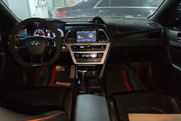 Used Hyundai Sonata 2015 1.6T GLX Advanced Model Center Console
