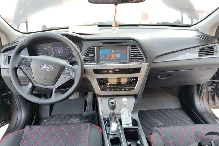 Used Hyundai Sonata 2015 1.6T GX Comfort Model Center Console