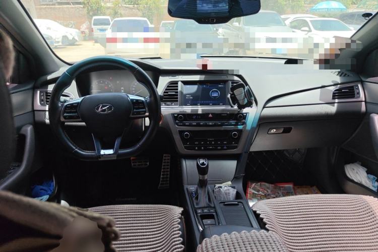 Used Hyundai Sonata 2015 1.6T DLX Prestige Model Center Console