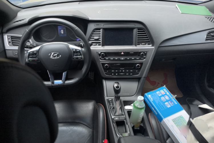 Used Hyundai Sonata 2015 1.6T GLX Advanced Model Center Console