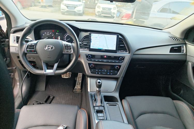 Used Hyundai Sonata 2015 1.6T GLX Advanced Model Center Console