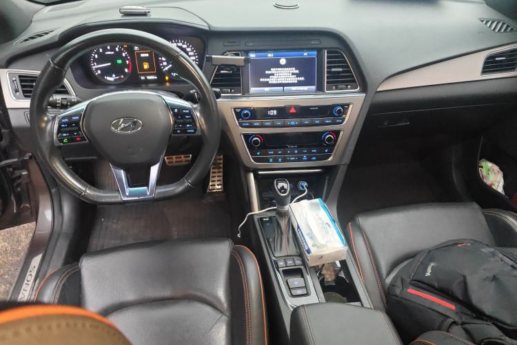 Used Hyundai Sonata 2015 1.6T DLX Prestige Model Center Console