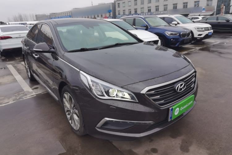 Used Hyundai Sonata 2015 2.4L LUX Ultimate Trim Front Right 45 Deg
