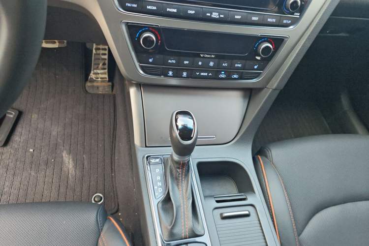 Used Hyundai Sonata 2015 1.6T GLX Advanced Model Gear Lever