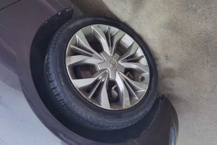 Used Hyundai Sonata 2015 2.4L LUX Ultimate Trim Left Front Wheel Hub