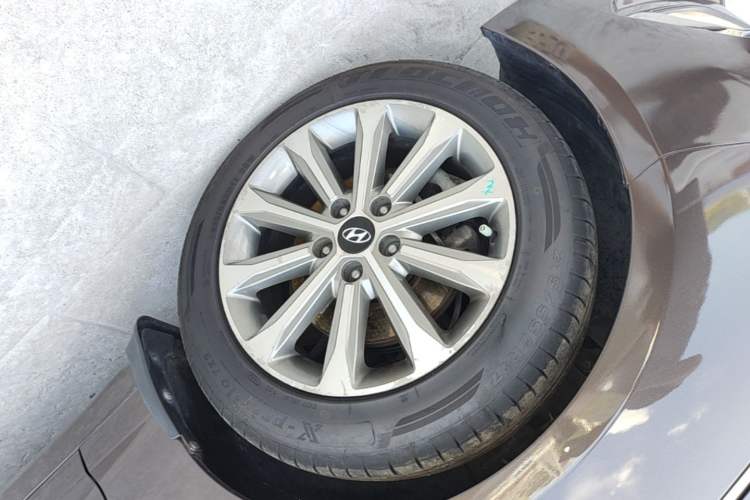 Used Hyundai Sonata 2015 1.6T GX Comfort Model Left Front Wheel Hub