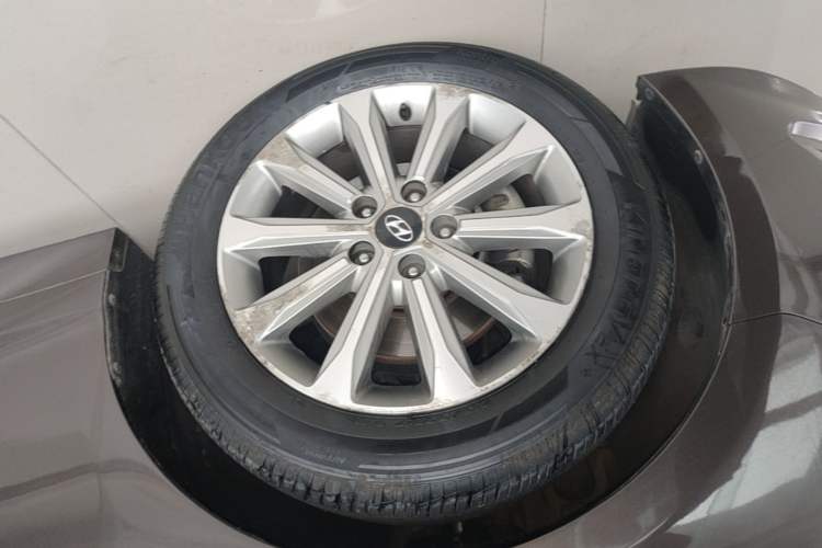 Used Hyundai Sonata 2015 1.6T GLS Smart Model Left Front Wheel Hub