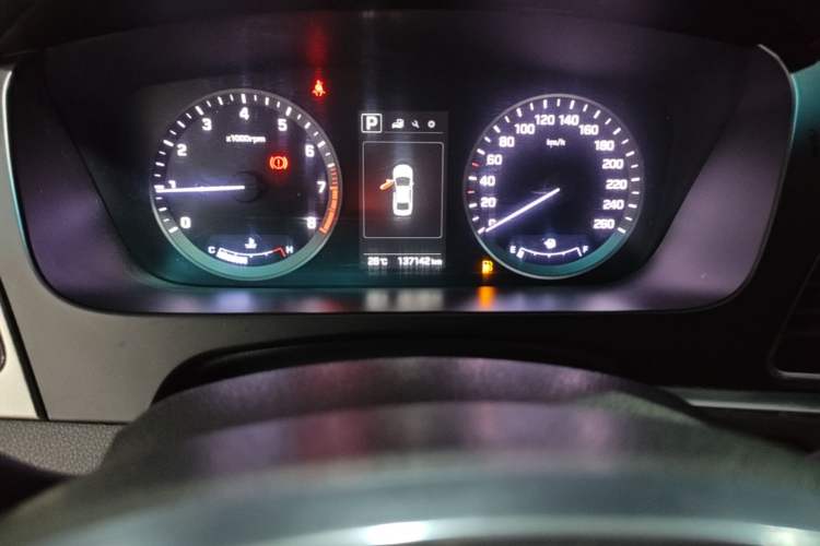 Used Hyundai Sonata 2015 1.6T GLX Advanced Model Odometer Close Up