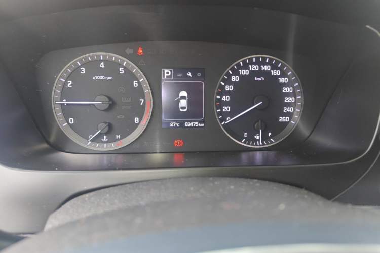 Used Hyundai Sonata 2015 1.6T GLS Smart Model Odometer Close Up