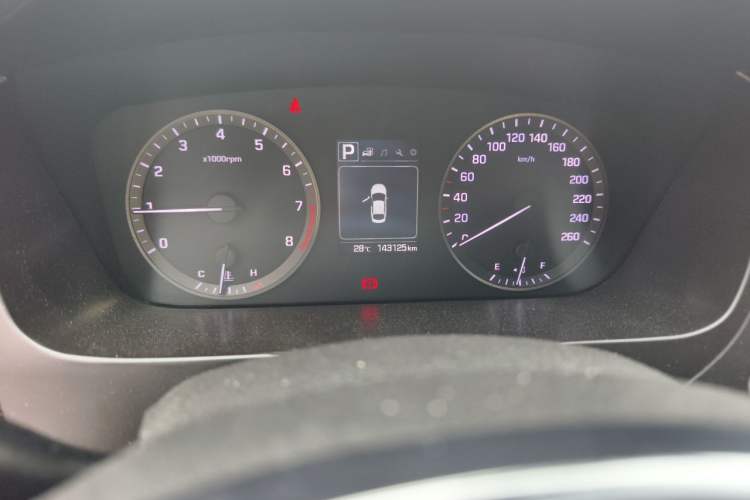 Used Hyundai Sonata 2015 1.6T GLS Smart Model Odometer Close Up
