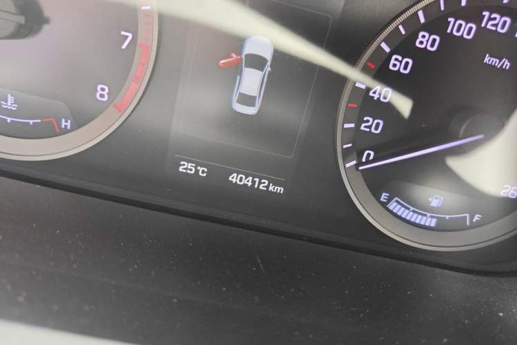 Used Hyundai Sonata 2015 1.6T DLX Prestige Model Odometer Close Up