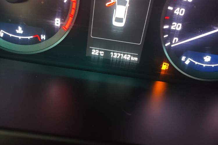 Used Hyundai Sonata 2015 1.6T GLX Advanced Model Odometer Close Up