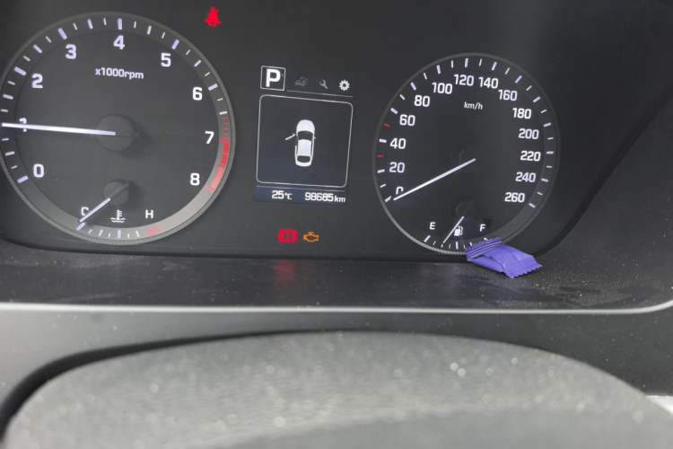 Used Hyundai Sonata 2015 1.6T GLX Advanced Model Odometer Close Up