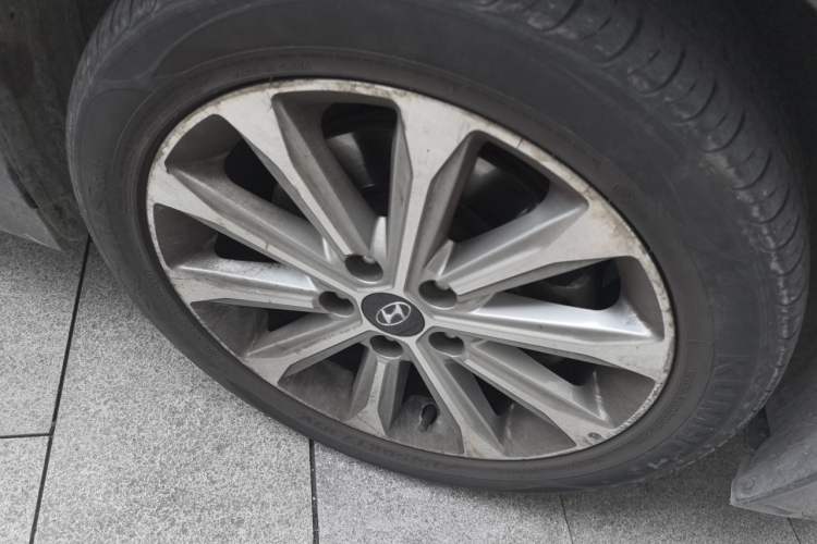 Used Hyundai Sonata 2015 1.6T GLX Advanced Model Right Front Wheel Hub
