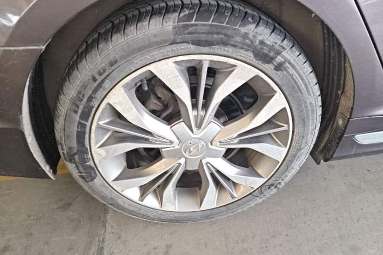 Used Hyundai Sonata 2015 2.4L TOP Flagship Edition Right Rear Wheel Hub