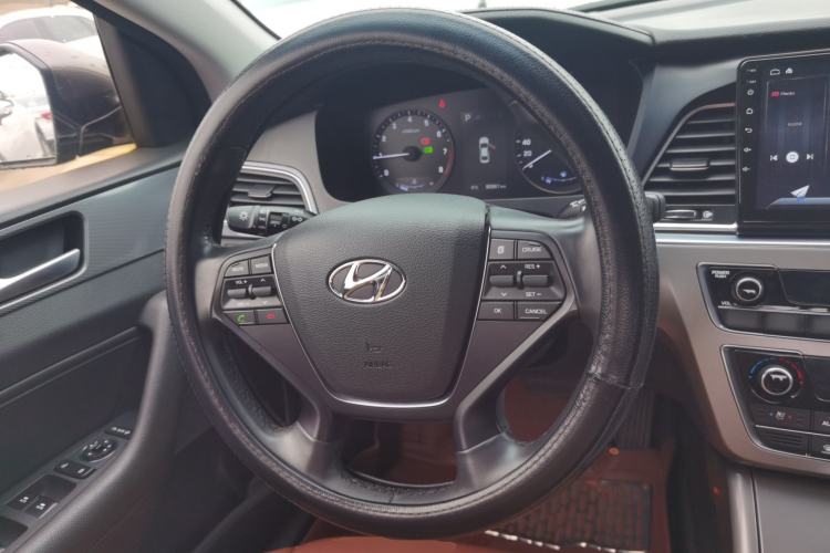 Used Hyundai Sonata 2015 2.4L LUX Ultimate Trim Steering Wheel