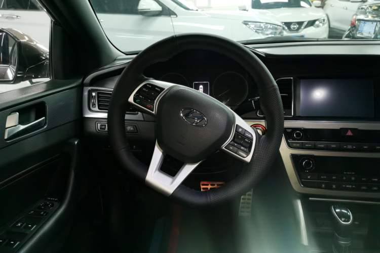 Used Hyundai Sonata 2015 1.6T GLS Smart Model Steering Wheel