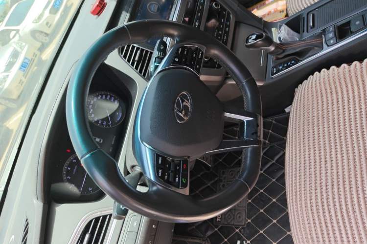 Used Hyundai Sonata 2015 1.6T DLX Prestige Model Steering Wheel