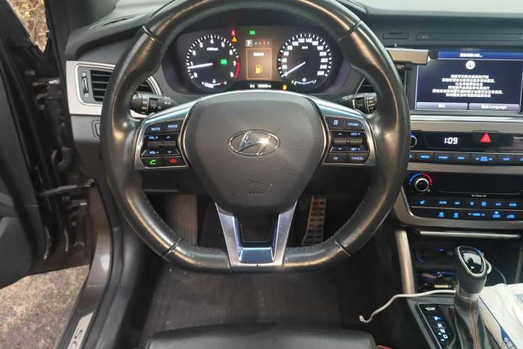 Used Hyundai Sonata 2015 1.6T DLX Prestige Model Steering Wheel