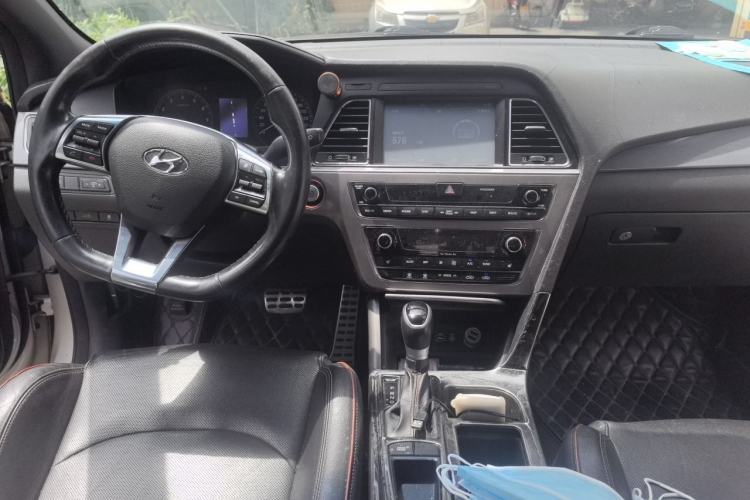 Used Hyundai Sonata 2015 1.6T GLS Smart Model Center Console