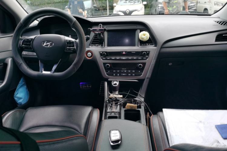 Used Hyundai Sonata 2015 1.6T DLX Prestige Model Center Console