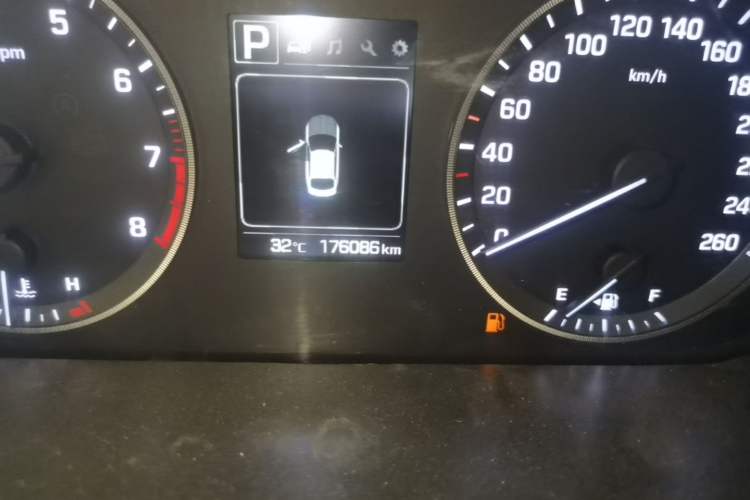 Used Hyundai Sonata 2015 1.6T GLS Smart Model Odometer Close Up