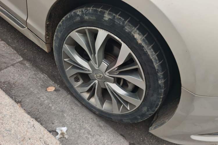 Used Hyundai Sonata 2015 1.6T DLX Prestige Model Right Front Wheel Hub