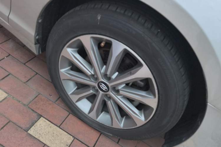 Used Hyundai Sonata 2015 1.6T GS Fashion Edition Right Front Wheel Hub