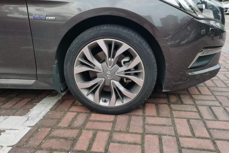 Used Hyundai Sonata 2015 1.6T DLX Prestige Model Right Front Wheel Hub