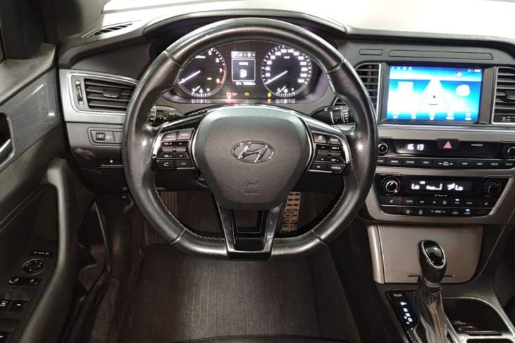 Used Hyundai Sonata 2015 1.6T GLS Smart Model Steering Wheel