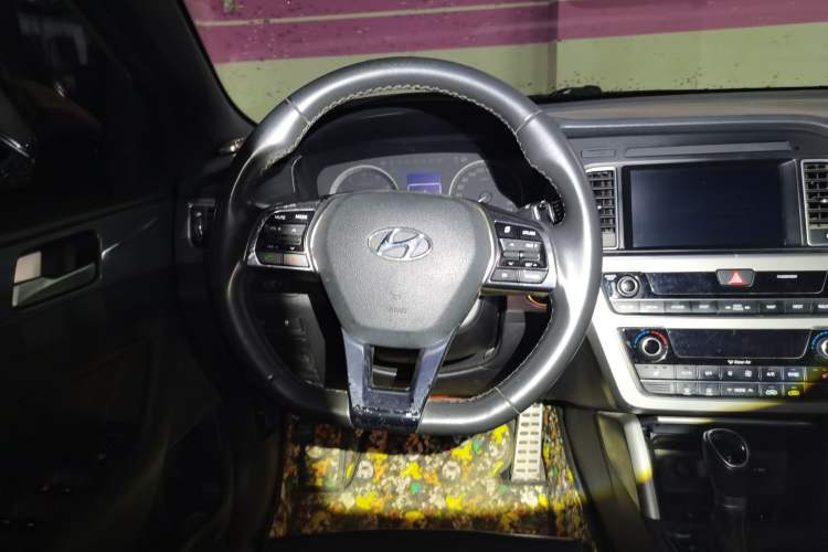 Used Hyundai Sonata 2015 1.6T GLS Smart Model Steering Wheel