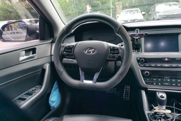 Used Hyundai Sonata 2015 1.6T DLX Prestige Model Steering Wheel