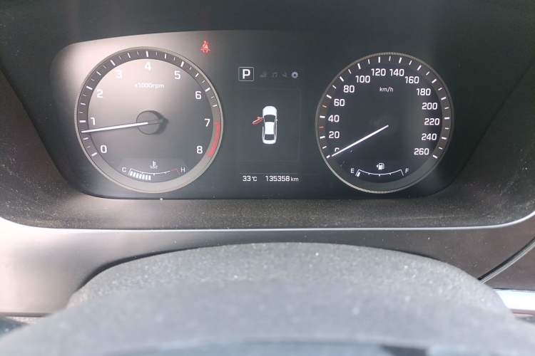 Used Hyundai Sonata 2015 1.6T GLX Advanced Model Odometer Close Up