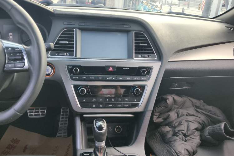 Used Hyundai Sonata 2015 1.6T DLX Prestige Model Audio And AC Panel