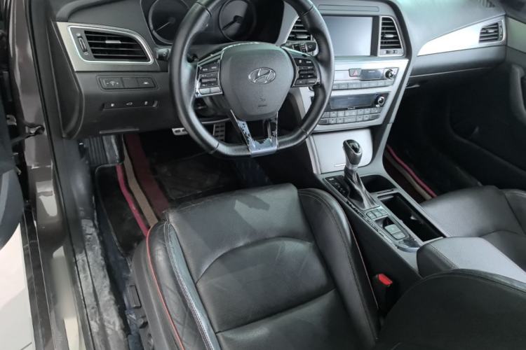 Used Hyundai Sonata 2015 1.6T DLX Prestige Model Center Console