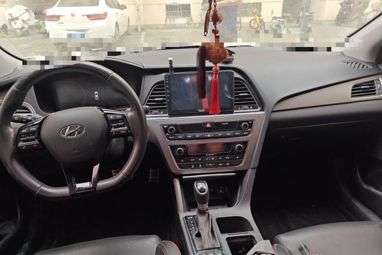 Used Hyundai Sonata 2015 1.6T DLX Prestige Model Center Console