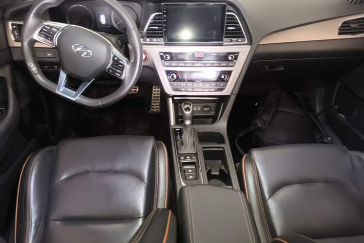 Used Hyundai Sonata 2015 1.6T DLX Prestige Model Center Console