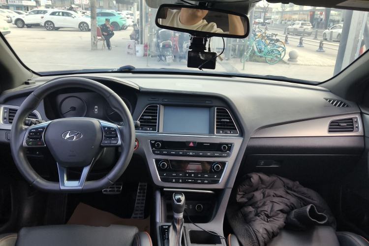 Used Hyundai Sonata 2015 1.6T DLX Prestige Model Center Console