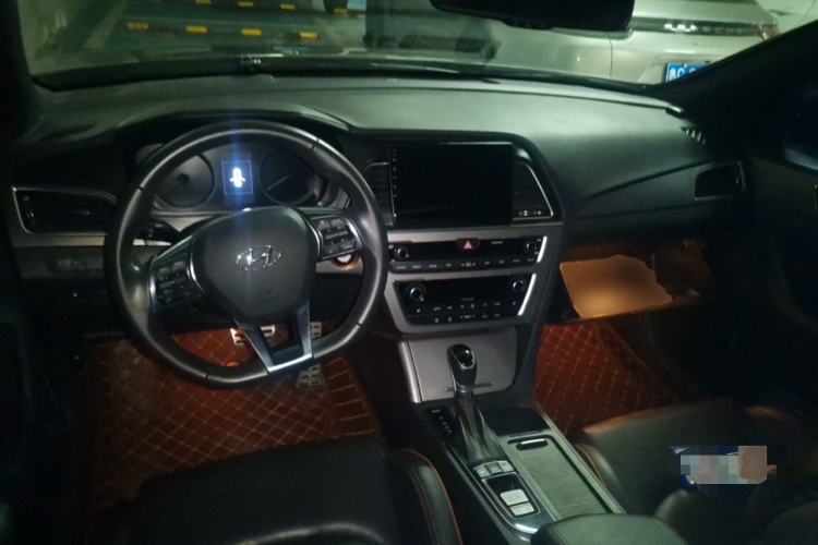 Used Hyundai Sonata 2015 1.6T DLX Prestige Model Center Console