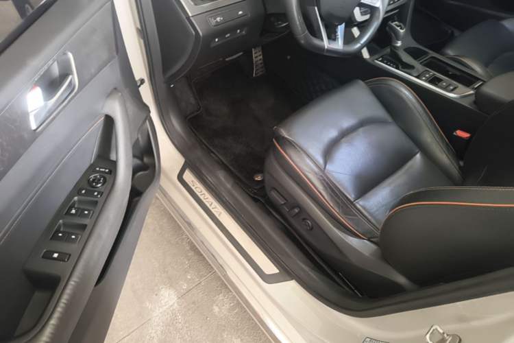 Used Hyundai Sonata 2015 1.6T DLX Prestige Model Driver Seat