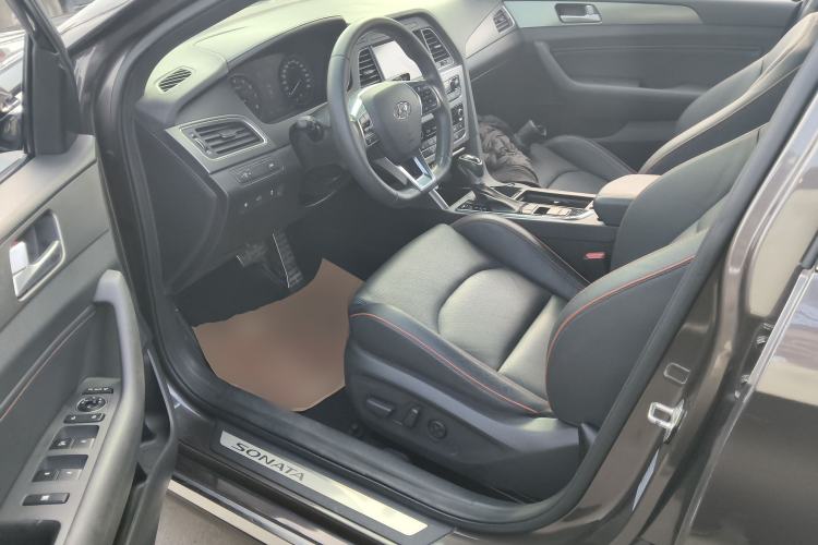 Used Hyundai Sonata 2015 1.6T DLX Prestige Model Driver Seat