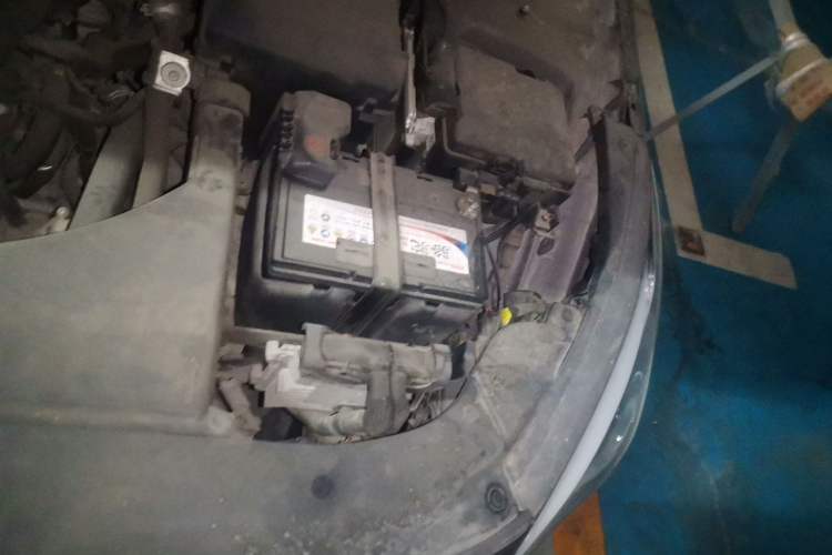 Used Hyundai Sonata 2015 1.6T DLX Prestige Model Engine Bay Left