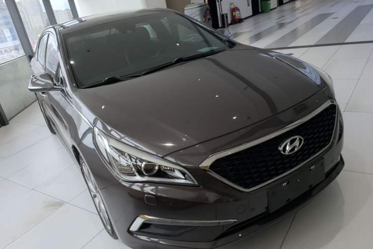 Used Hyundai Sonata 2015 1.6T DLX Prestige Model Front Right 45 Deg