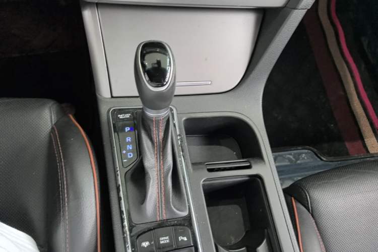 Used Hyundai Sonata 2015 1.6T DLX Prestige Model Gear Lever