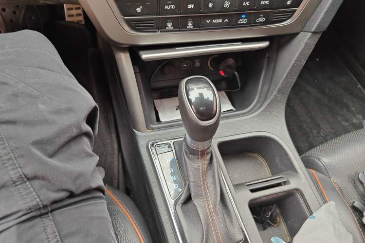 Used Hyundai Sonata 2015 1.6T DLX Prestige Model Gear Lever