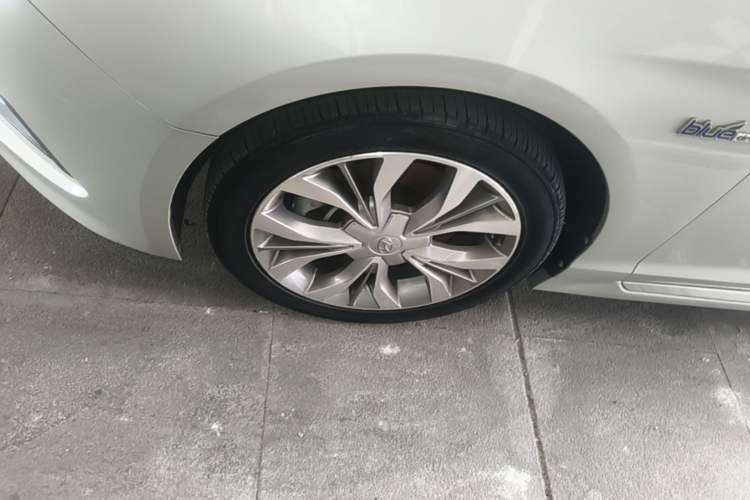 Used Hyundai Sonata 2015 1.6T DLX Prestige Model Left Front Wheel Hub