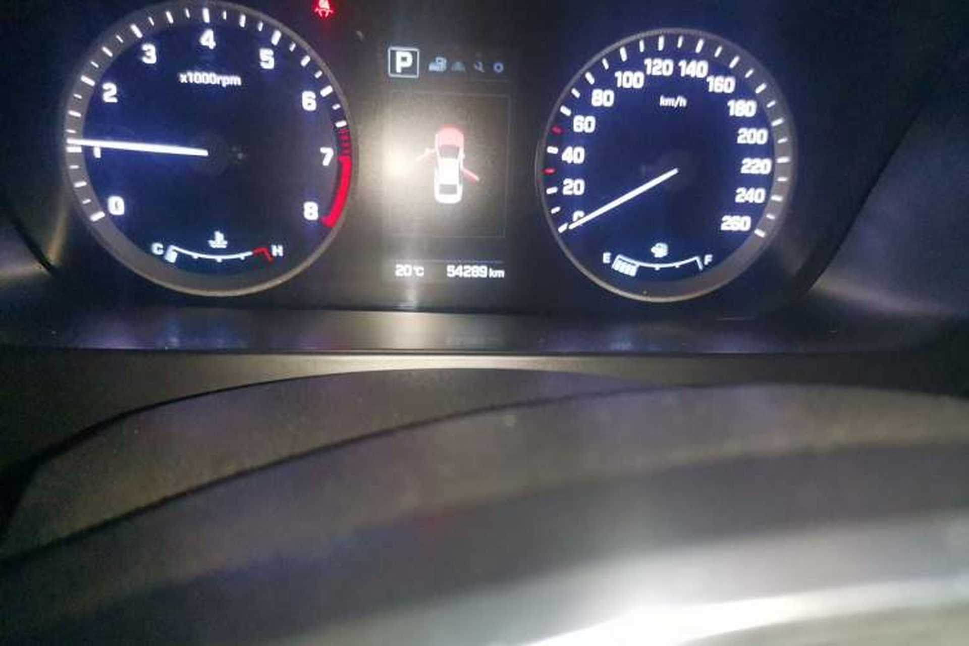 Used Hyundai Sonata 2015 1.6T DLX Prestige Model Odometer Close Up