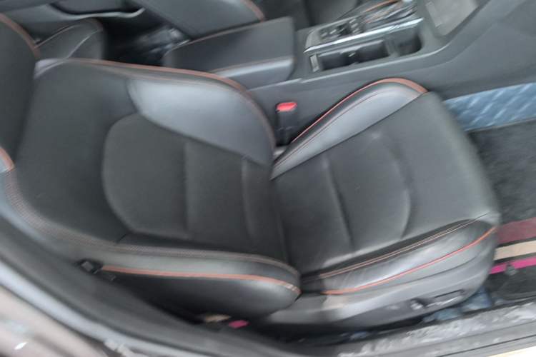 Used Hyundai Sonata 2015 1.6T DLX Prestige Model Right Front Seat